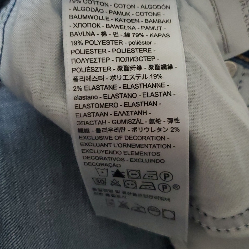 Levis - Picture 3 of 3